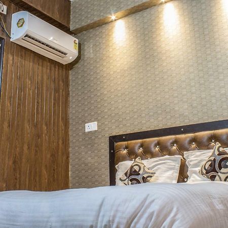 Hotel Varanasi Ganges Buitenkant foto