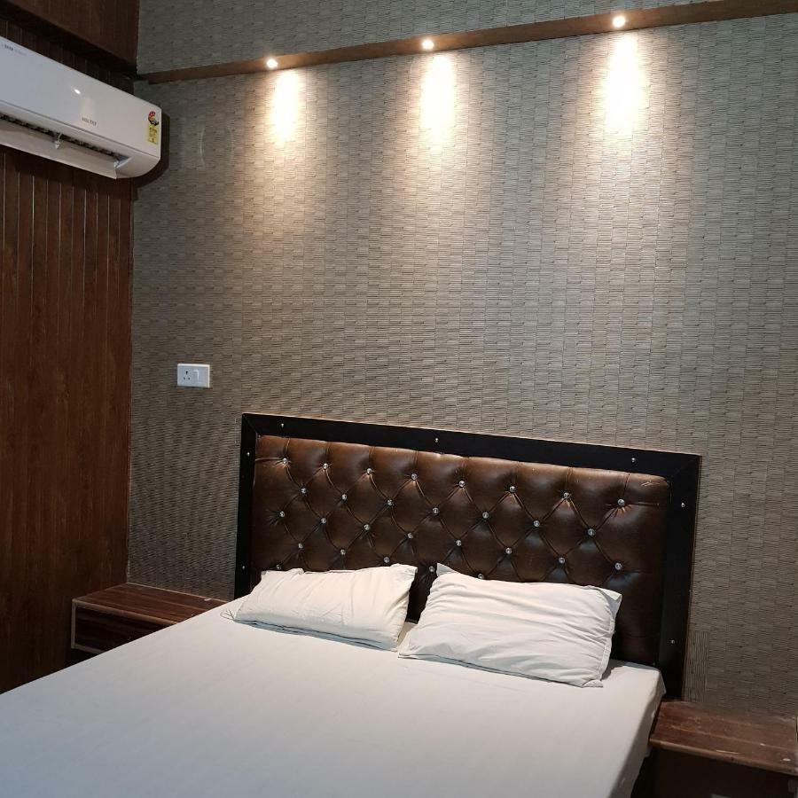 Hotel Varanasi Ganges Buitenkant foto