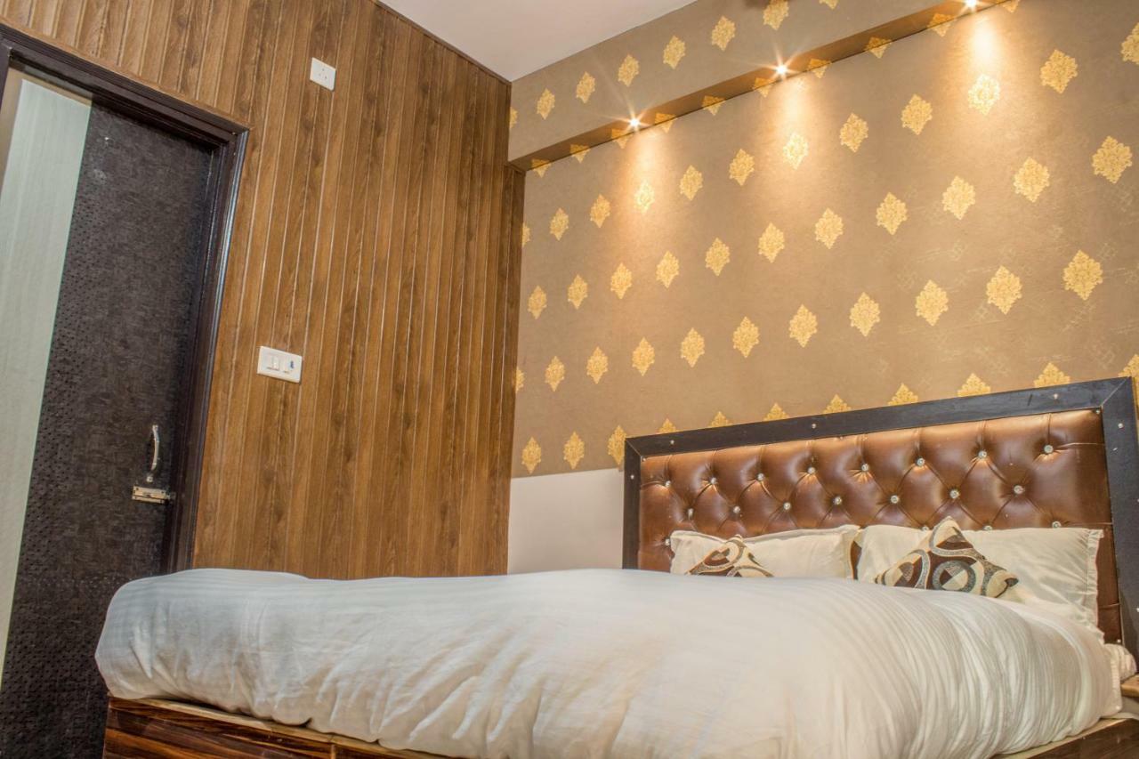 Hotel Varanasi Ganges Buitenkant foto